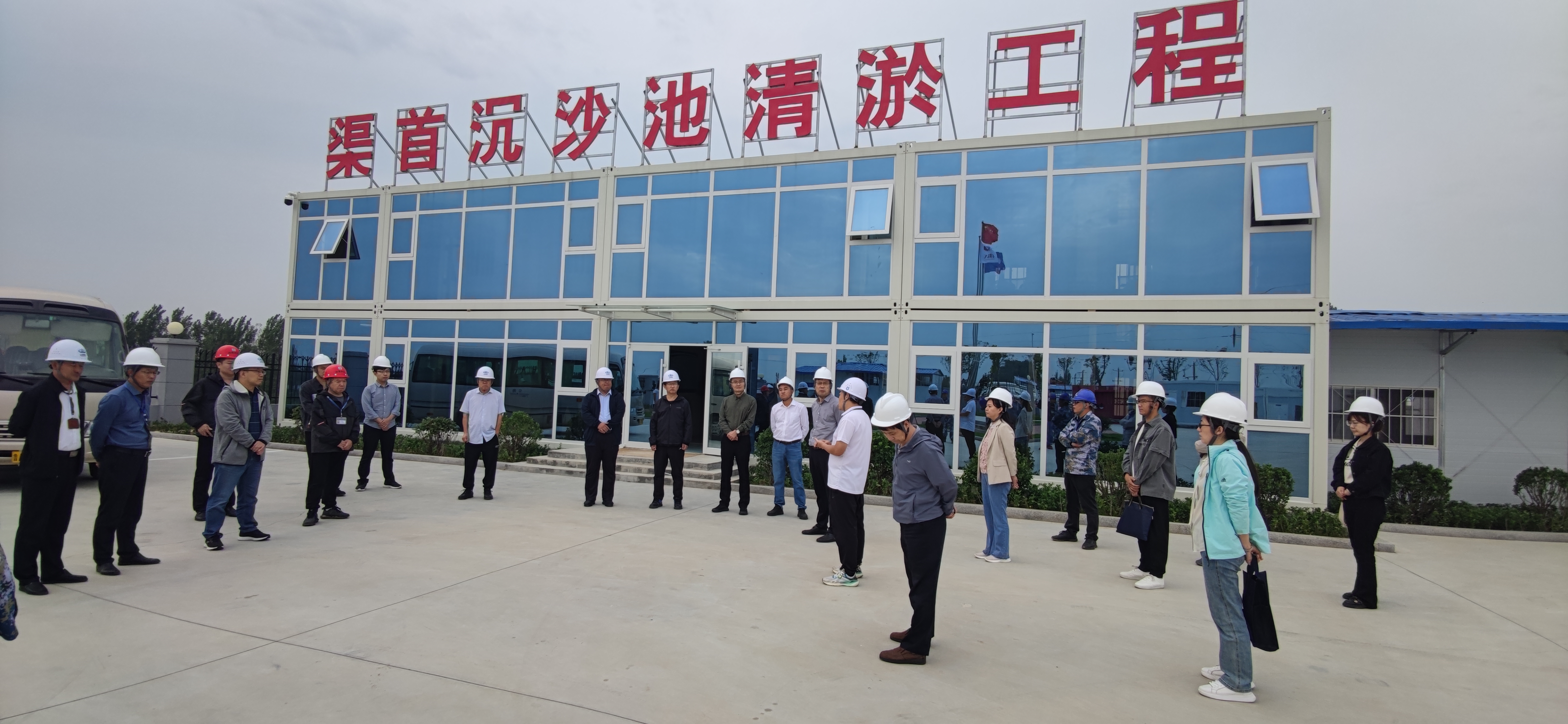 山东省胶东调水渠首沉沙池（5+800～7+674段）清淤工程智慧监管与标准化工地建设工程顺利验收(图1)